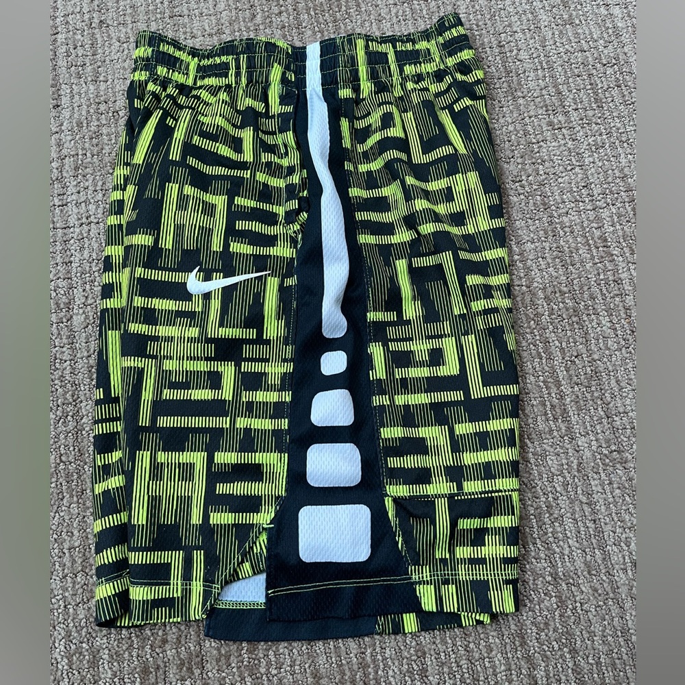 Boys Nike Dri Fit Shorts sz. L